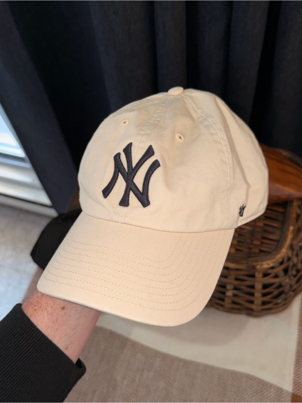 New York Yankees Cream Baseball Cap with Navy Logo